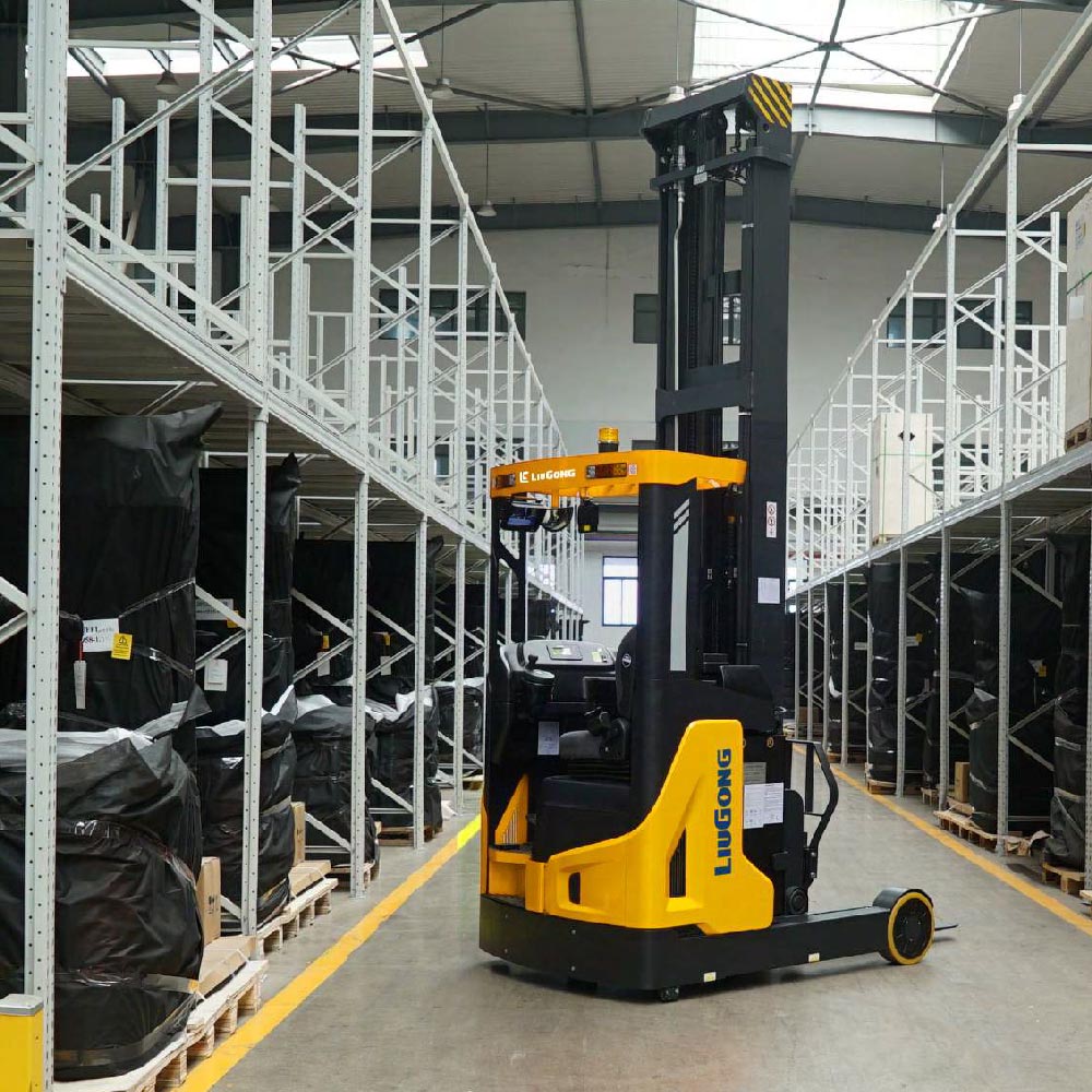 1.6–2.0 tonne electric reach trucks